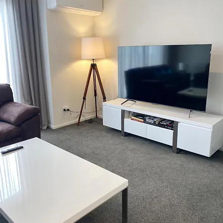 Villa Luxury 3 Bed Townhouse By Hagley Park With Garage